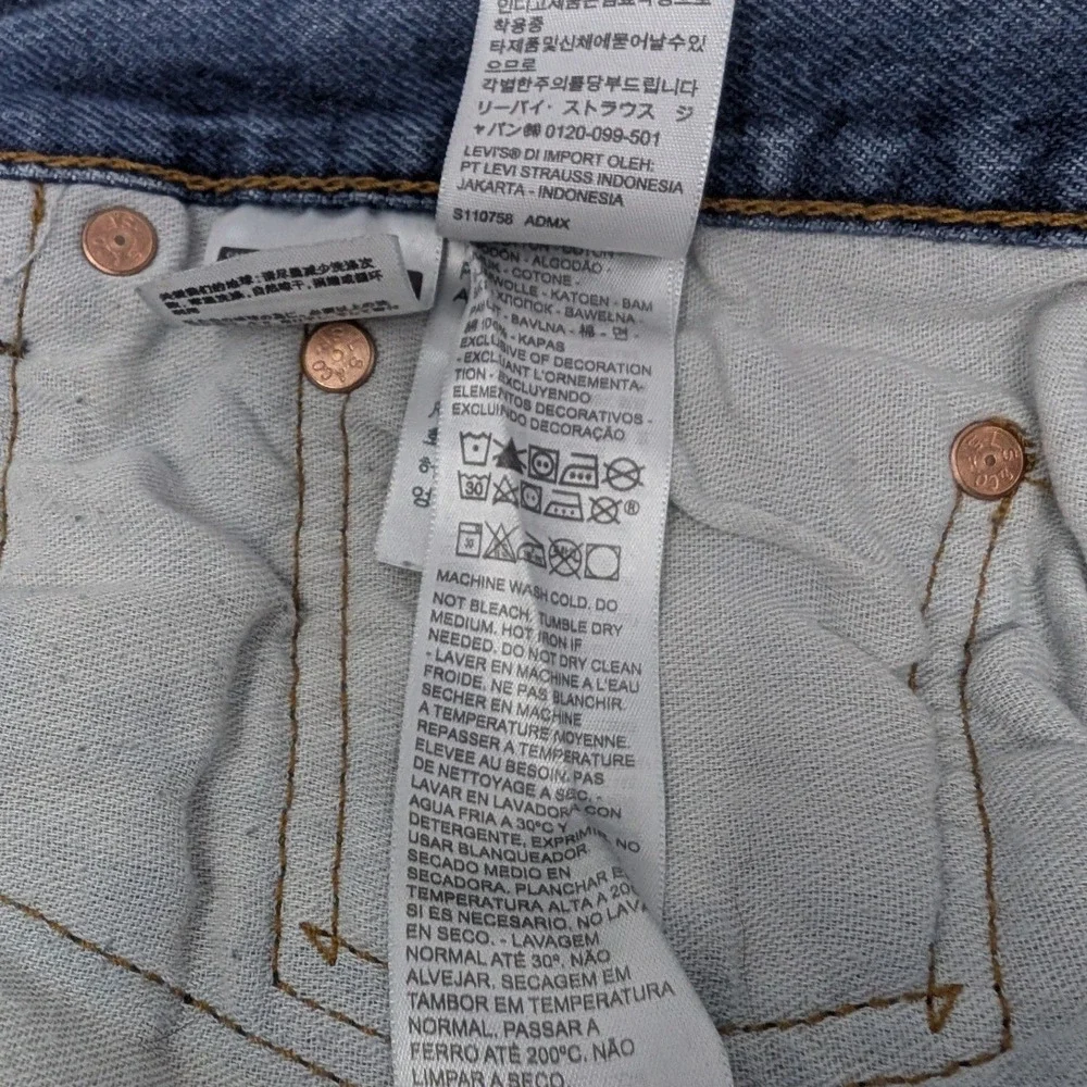 Levi's Men's 501 Straight Leg Jeans 40x30‎ Medium Wash Button Fly Classic Denim